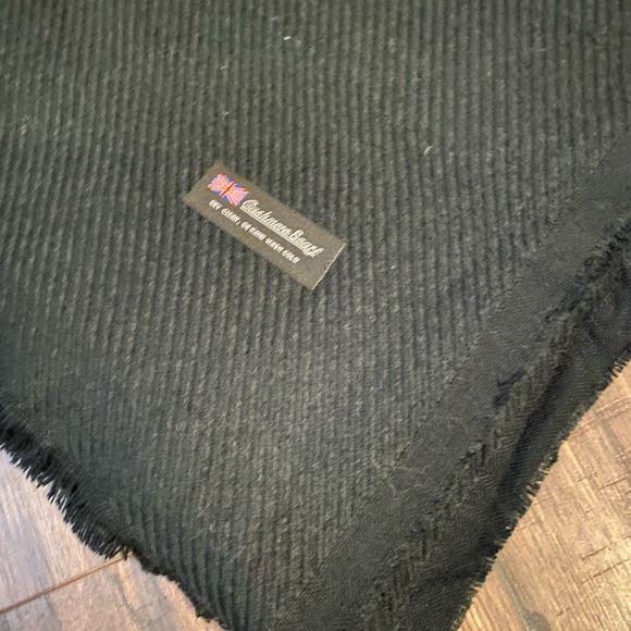 ✨LAST ONE✨Black chic cashmere scarf/shawl - Picture 3 of 3